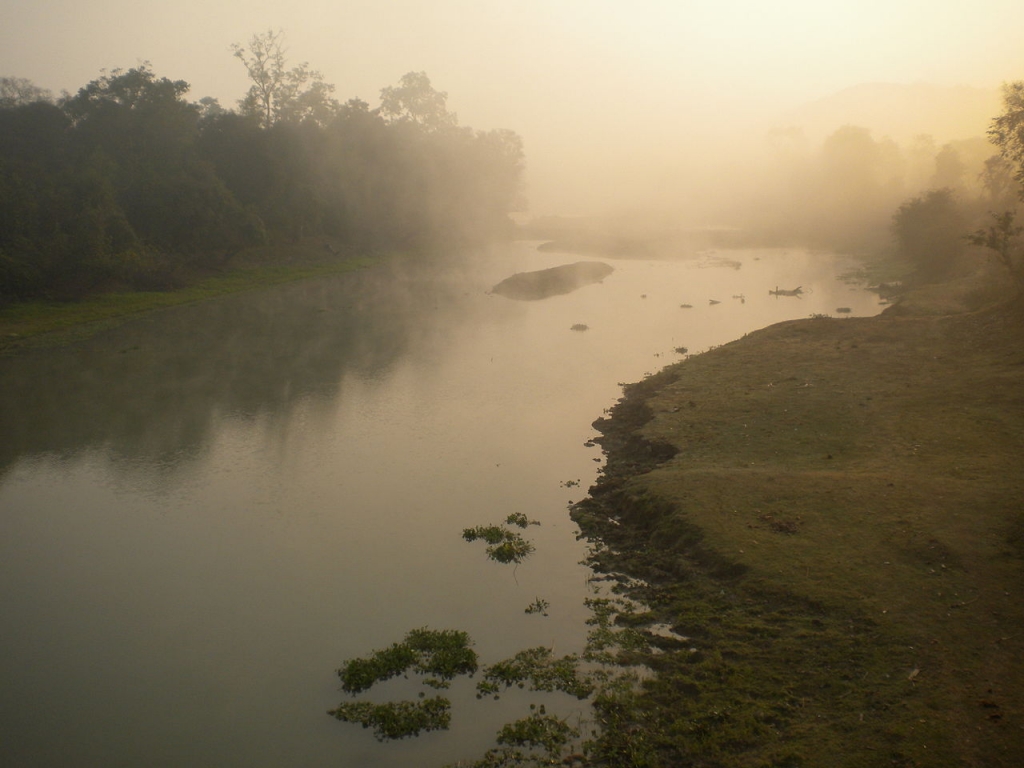 1280px-Sunrise_at_Kaziranga