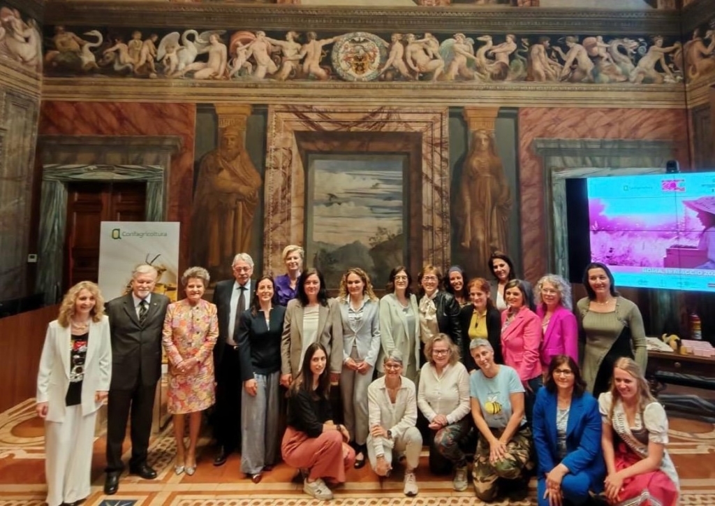 Premiate_ApinRosa_2025
