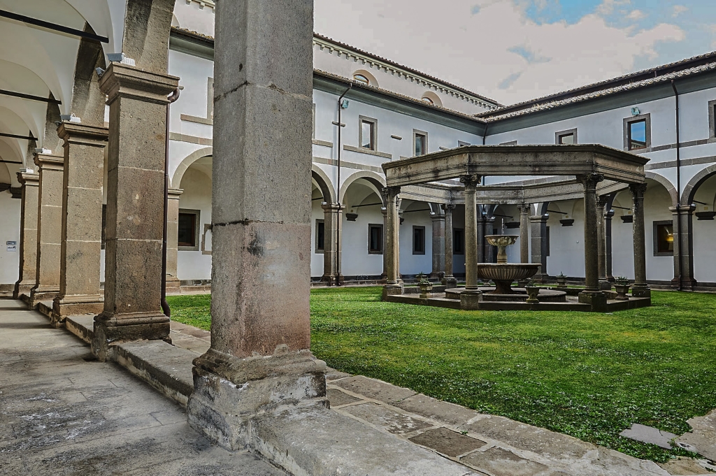 Santa Maria in Gradi chiostro medievale - PH Vera Anelli